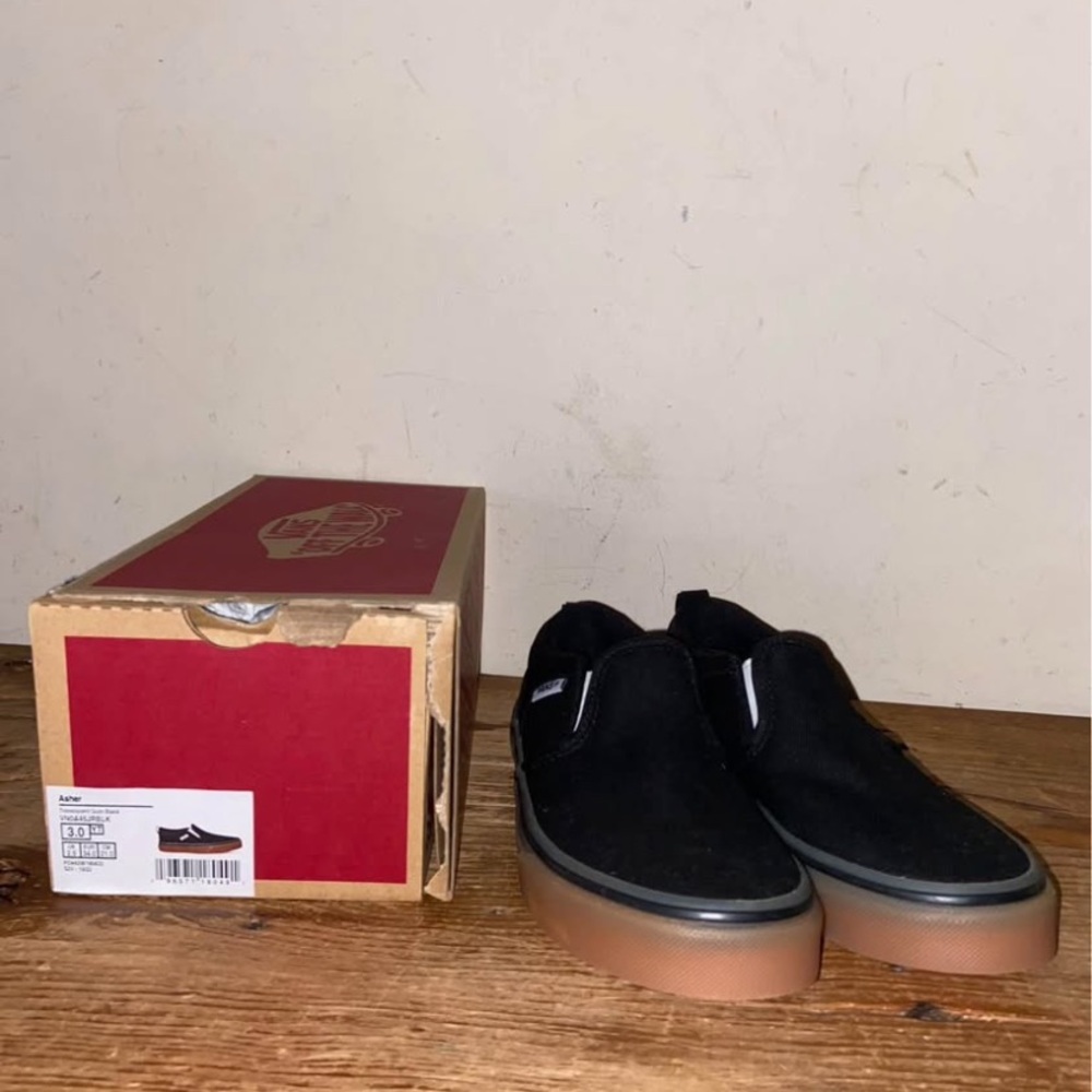 Vans Black Kids Slip-On Sneakers gum sole size 3